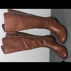 New boots (scratched) but still in good condition